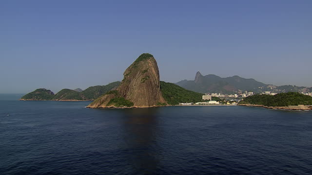 Luftaufnahme-von-den-Zuckerhut-und-der-Innenstadt-von-Rio-De-Janeiro
