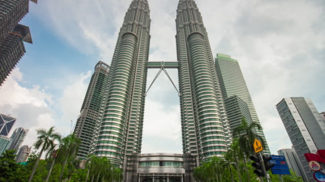 Malasia-kuala-lumpur-petronas-twin-towers-ciudad-calle-centro-Ve-el-lapso-de-tiempo-de-4-k