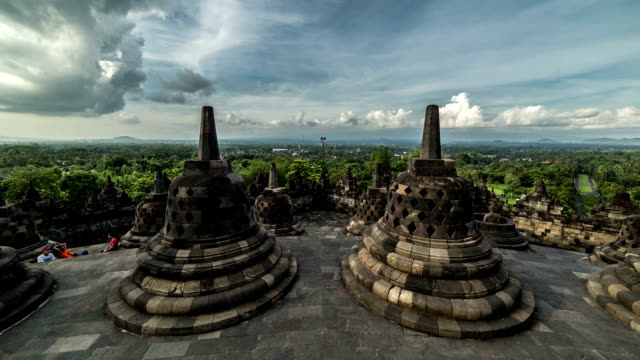 Heritage-Buddist-temple-Borobudur-complex-in-Yogjakarta-in-Java,-indonesia.-FullHD-Timelapse---Java,-Indonesia