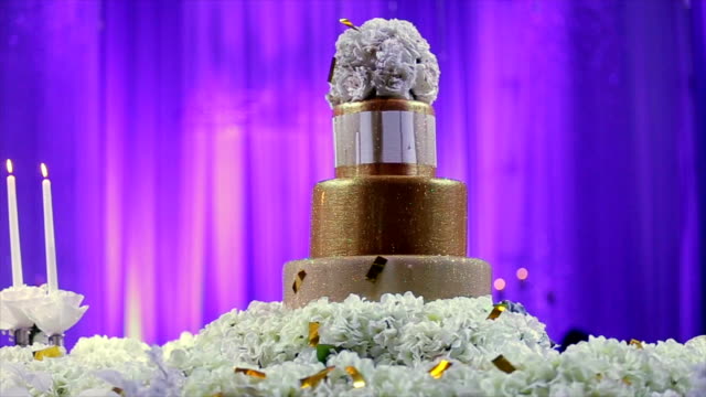wedding-cake-decorated-with-flowers-at-wedding-ceremony