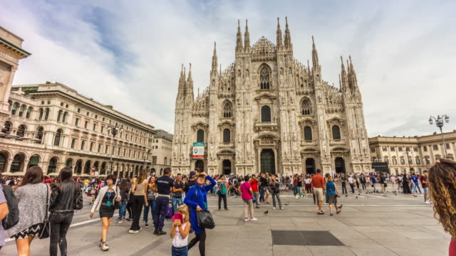 sunny-day-duomo-cathedral-square-walking-panorama-4k-hyper-time-lapse-italy