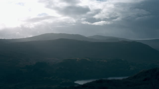 4k-Shot-of-Mountains-in-Ireland