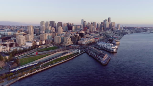 Seattle-Downtown-Waterfront-Zug-Antenne-Stadtansicht