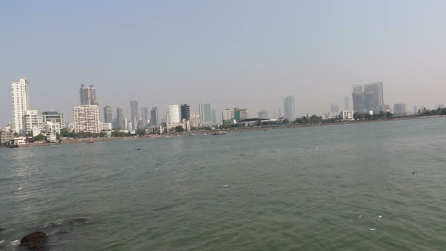 Mumbai-ist-die-bevölkerungsreichsten-und-hohe-Aufstieg-Gebäude-Stadt-in-Indien-und-Neunter-bevölkerungsreichsten-Ballungsraum-der-Welt-mit-einer-geschätzten-Einwohnerzahl-von-18,4-Millionen.