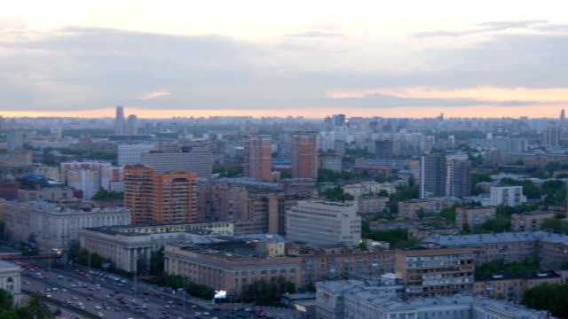 Panorama-der-Stadt,-am-Abend.-Auf-den-Sonnenuntergang.