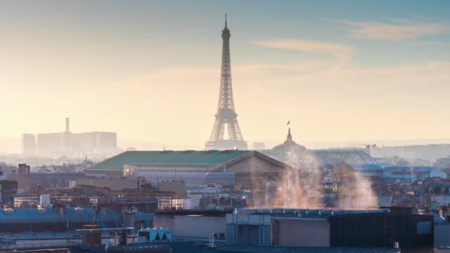 Frankreich-Sonnenuntergang-Sonne-Licht-berühmte-Dach-Paris-Eiffel-Turm-großen-Palast-Panorama-4k-Zeitraffer