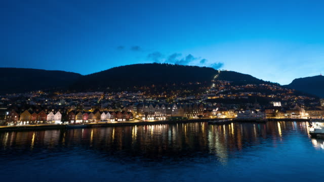 BERGEN,-Noruega:-Panorama-Bergen-ciudad-mañana.