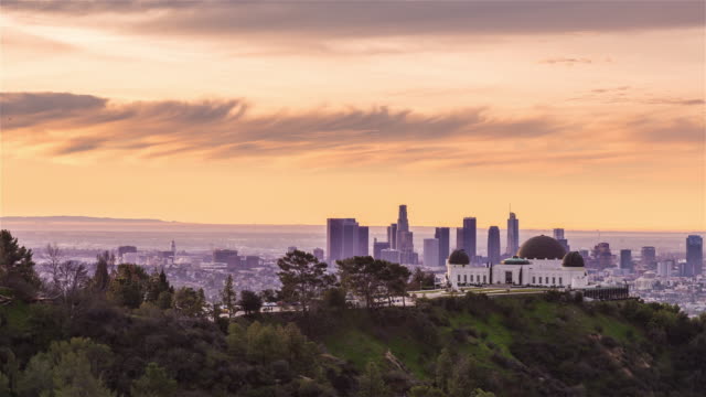 Los-Angeles-und-Griffith-Observatory-Sunrise-Timelapse