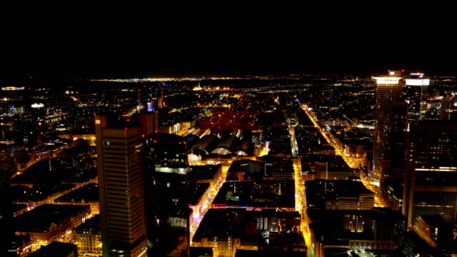 Francfort-oeste-ciudad-por-la-noche-(Time-lapse-en-4K)