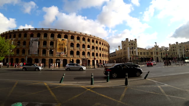 Plaza-de-Toros-Bull-fighting-arena-and-city-traffic