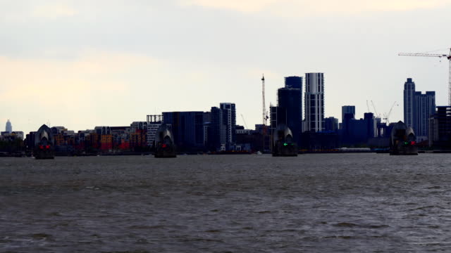Zoom-out-from-Thames-river-barrier-in-London