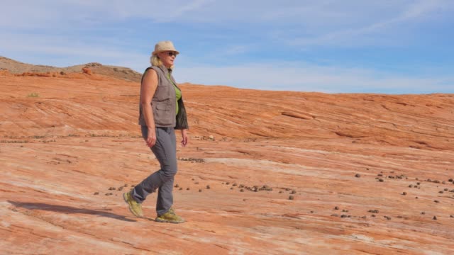 Tourist-Hiking-In-Desert-Woman-Walking-On-The-Park-Red-Rock-Slow-Motion-4K