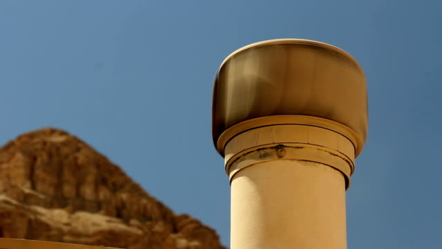 Air-supply-system-in-the-desert.