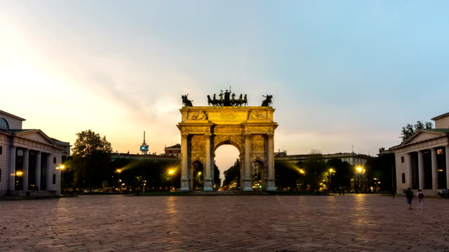 Time-lapse-of-Arco-della-Pace-in-Milan-,-Italy