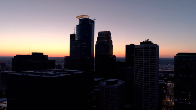 Minneapolis-Skyline---höchsten-Wolkenkratzer-bei-Sonnenuntergang---4K