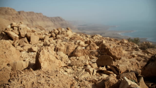 Acantilados-del-desierto-cerca-del-mar-muerto-en-Israel