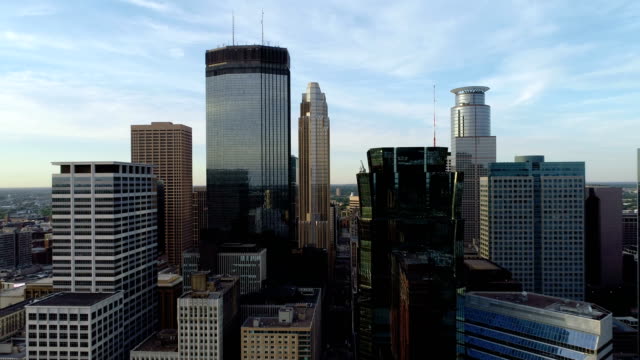Minneapolis-Skyline---Antenne-Stadtbild