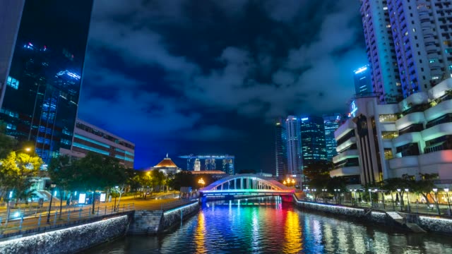Gärten-von-der-Bucht-Nacht-Touristen-berühmte-Show-Hotel-Panorama-4-k-Zeit-hinfällig,-Singapur