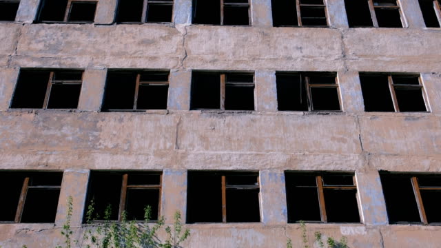 Destroyed-multi-storey-building-with-many-broken-windows.