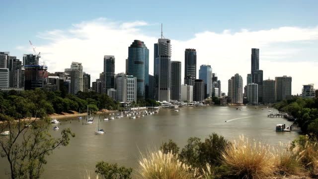 mid-morning-shot-of-the-brisbane-river-from-kangaroo-point-in-brisbane
