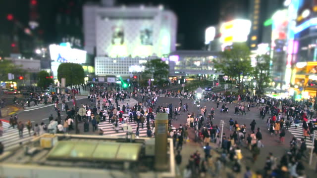 Slow-motion-people-at-Shibuya-Crossing-at-night-Tokyo,-Japan