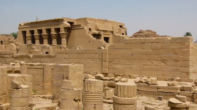 Die-schönen-alten-Tempel-von-Dendera-oder-Hathor-Tempel.-Ägypten,-Dendera,-antiken-ägyptischen-Tempel-in-der-Nähe-der-Stadt-Ken.