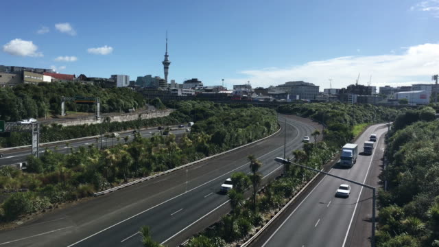 Rush-hour-Traffic-auf-Auckland-Central-Autobahn-Kreuzung-New-Zealand