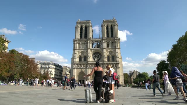 Lapso-de-tiempo-iglesia-de-Notre-Dame-en-París,-Francia