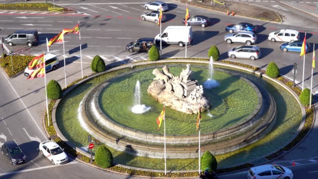 Vista-aérea-de-la-fuente-de-Cibeles-en-la-Plaza-de-Cibeles-en-Madrid-en-un-día-soleado