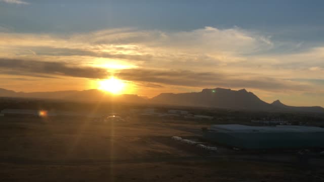 Flight-arriving-into-Cape-Town-with-sunset-in-background-over-Table-Mountain