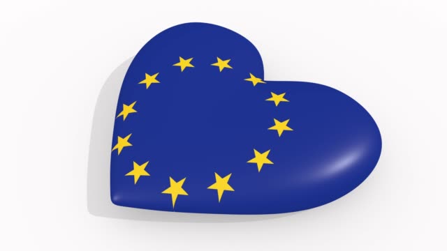 Herz-in-Farben-und-Symbole-Europas-auf-weißem-Hintergrund,-Schleife