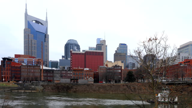 Timelapse-of-Nashville,-Tennessee-downtown-and-river