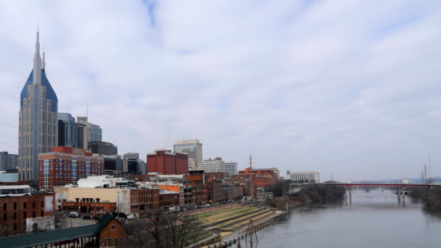 Timelapse-de-Nashville,-Tennessee-paisaje-urbano-en-el-río