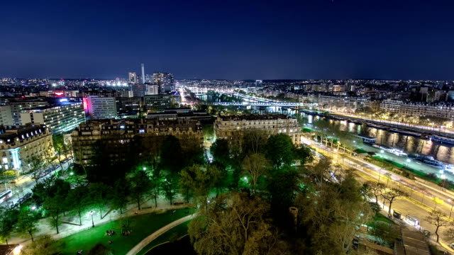 Blick-auf-den-Fluss-Seine-vom-Eiffel-tower-Nacht-Zeitraffer.---Paris,-Frankreich,-Europa
