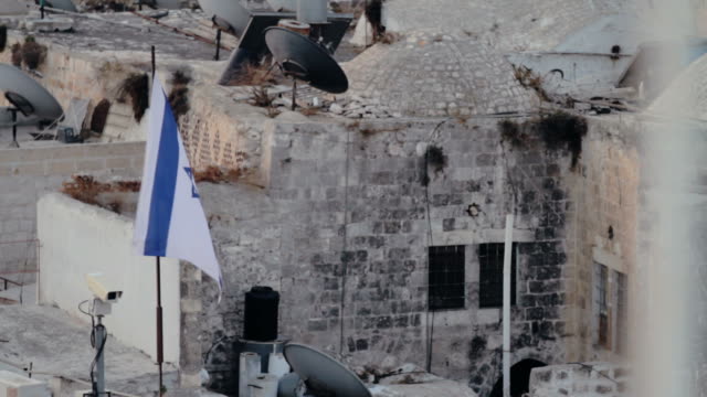 Bandera-israelí-en-Jerusalén-suburbana-de-su-hogar.