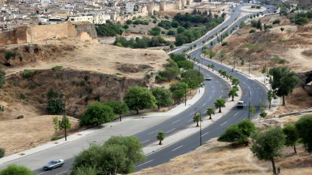 Road-in-Fes,-Marokko