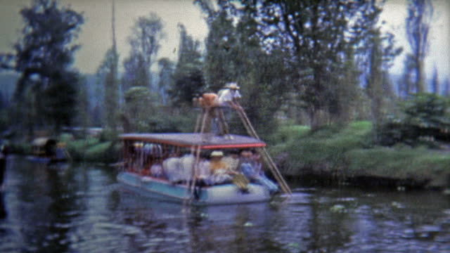 1973:-Einzigartige-tourist-Boot-von-Dschungel-Wasserstraßen.