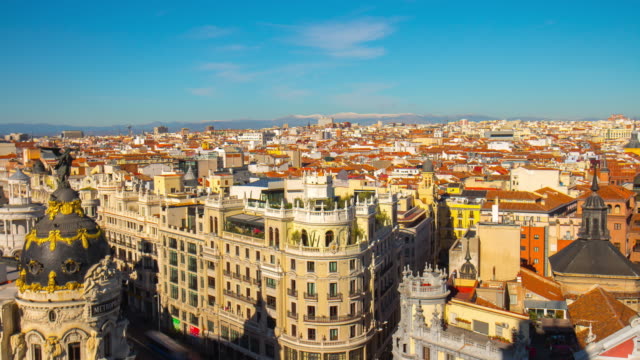 Madrid-sonniger-Tag-Dach-Panoramablick-auf-die-metropolis-Gebäude-4-k-Zeitraffer-Spanien