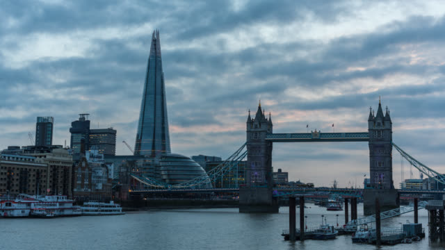 London-Tower-Bridge,-Shard,-time-lapse