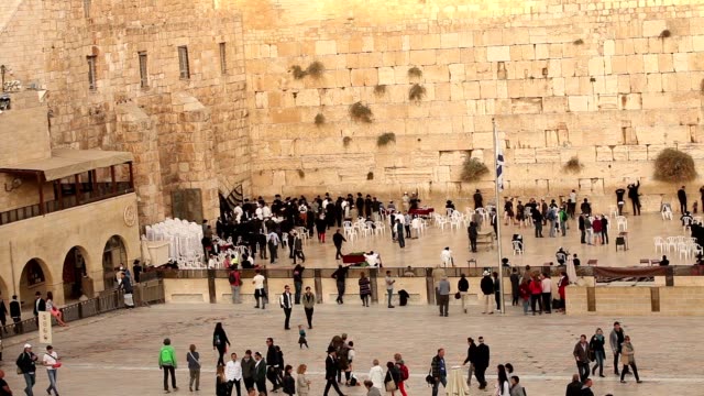 Jerusalem,-Western-Wall,-people-in-the-area,-a-lot-of-people,-people-pray-at-the-stone-wall,-wailing-wall,-Israel-flag,-religion,-top-shooting,-view-from-above