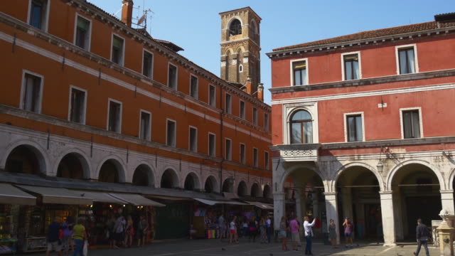 Italien-Sommer-Tag-Venedig-Stadt-Gobbo-di-Rialto-Fisch-Marktplatz-4k