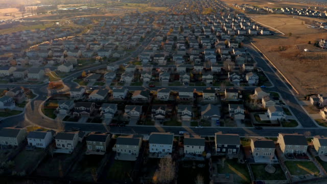 AERIAL:-New-row-houses-in-modern-suburban-village-at-sunny-dawn-in-Denver,-USA