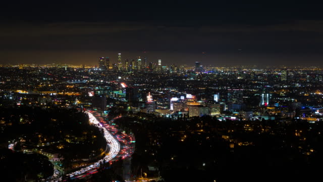 Los-Angeles-und-Hollywood-Freeway-bei-Nacht-Zeitraffer