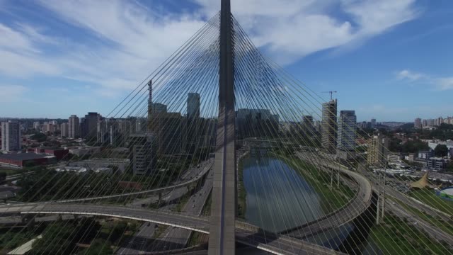 Puente-Estaiada-en-Sao-Paulo,-Brasil