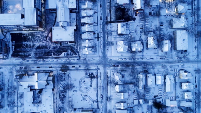 Ciudad-después-de-la-caída-de-nieve---imágenes-aéreas