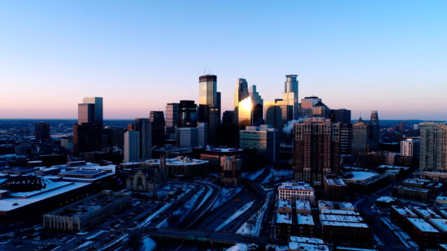 Aerial-Skyline-Minneapolis---Sonnenuntergang-Farben