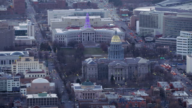 Luftaufnahme-des-Colorado-State-Capitol-Building-und-Denver-City-und-County-Building