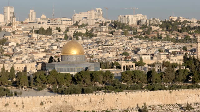 zoom-in-close-up-of-dome-of-the-rock-from-mt-olives,-jerusalem