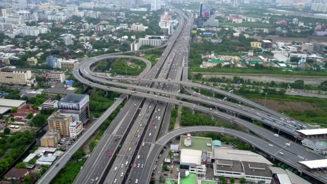 look-down-to-traffic-in-highway-in-day-time,-4k-video