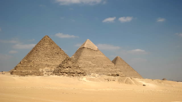 Zoom-in-Schuss-von-den-Pyramiden-von-Gizeh-bei-Kairo,-Ägypten